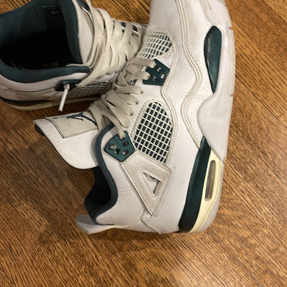 Jordan 4 Retro
Oxidized green 
Size US 6Y - Picture 4 of 5